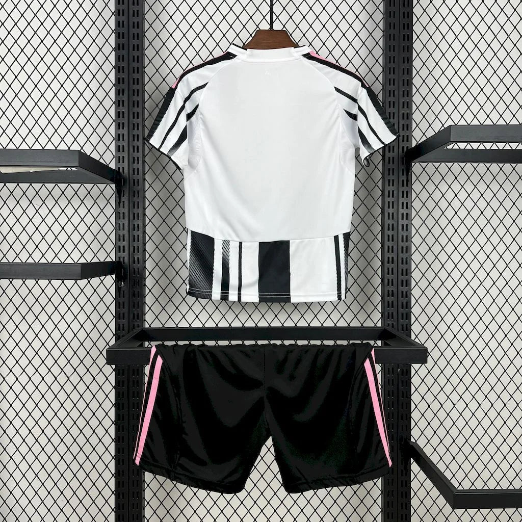 2025/2026 Juventus Home Football Shirt with Shorts