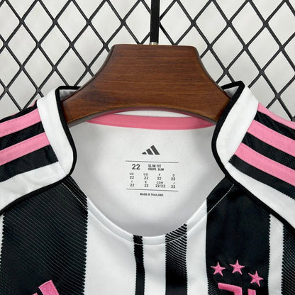2025/2026 Juventus Home Football Shirt with Shorts
