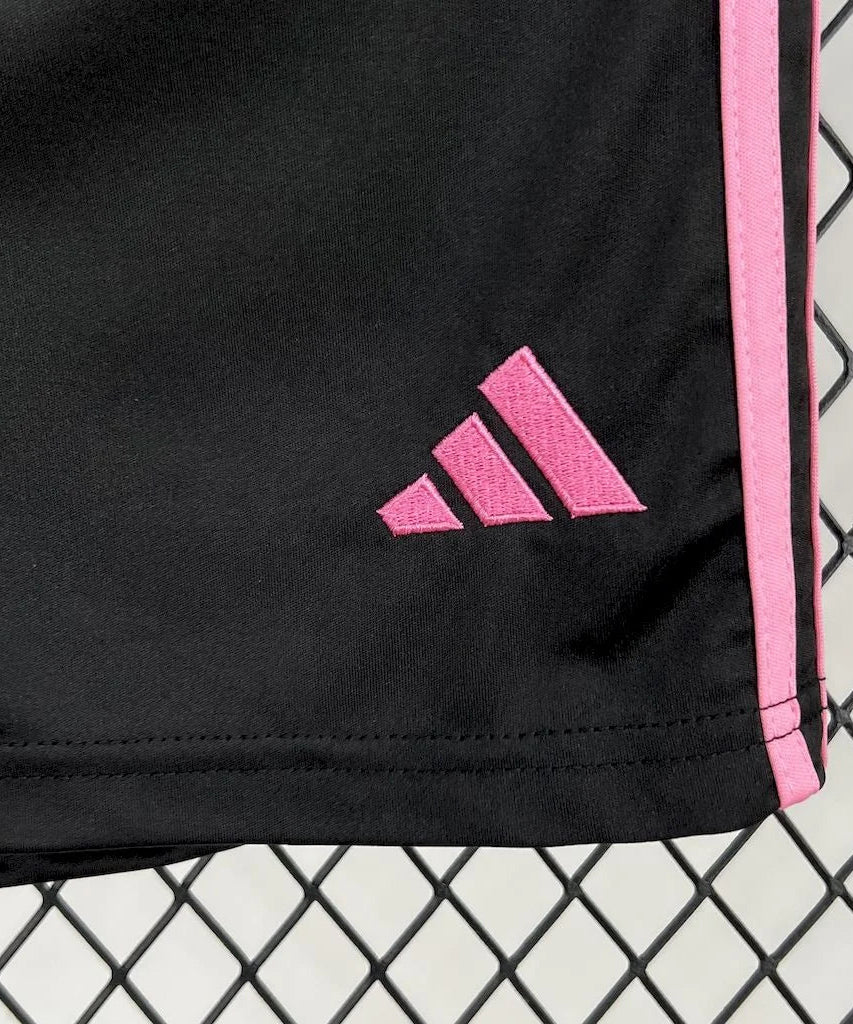 2025/2026 Juventus Home Football Shirt with Shorts