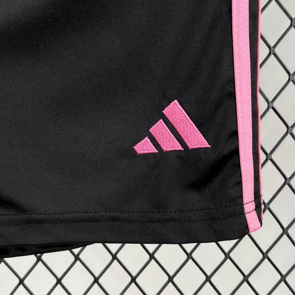 2025/2026 Juventus Home Football Shirt with Shorts