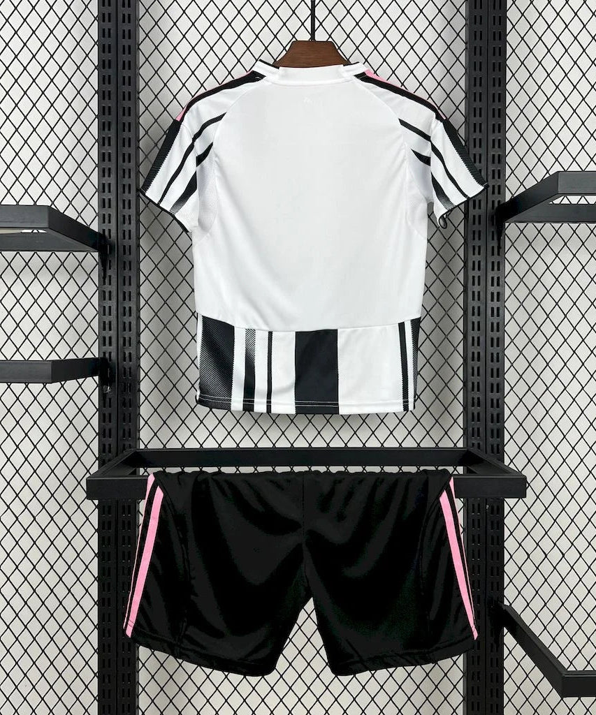 2025/2026 Juventus Home Football Shirt with Shorts