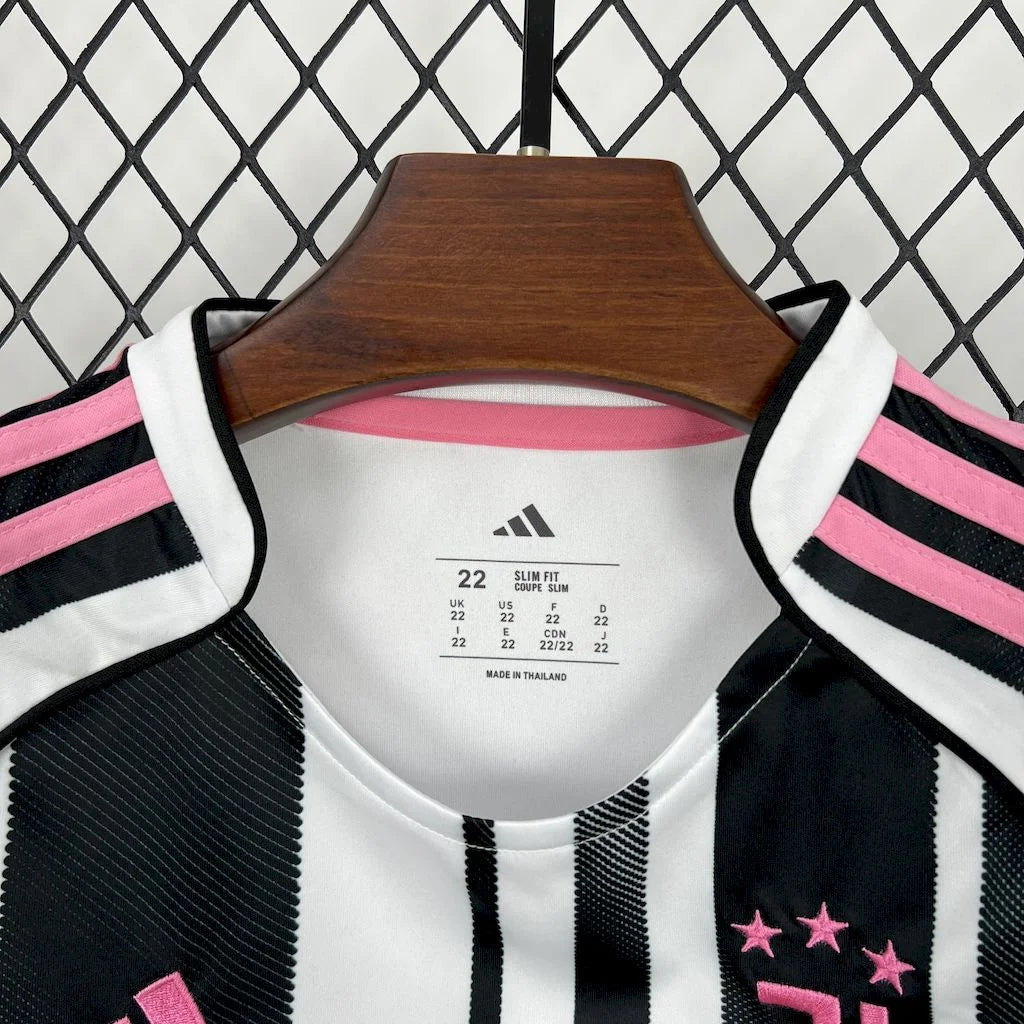 2025/2026 Juventus Home Football Shirt with Shorts